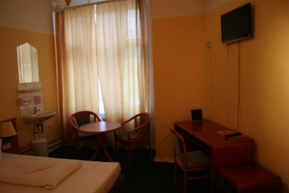Hotel-Pension Adamshof Berlin Dış mekan fotoğraf