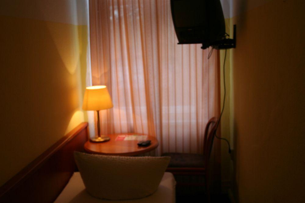Hotel-Pension Adamshof Berlin Dış mekan fotoğraf