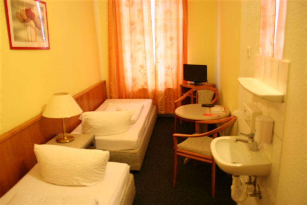 Hotel-Pension Adamshof Berlin Dış mekan fotoğraf