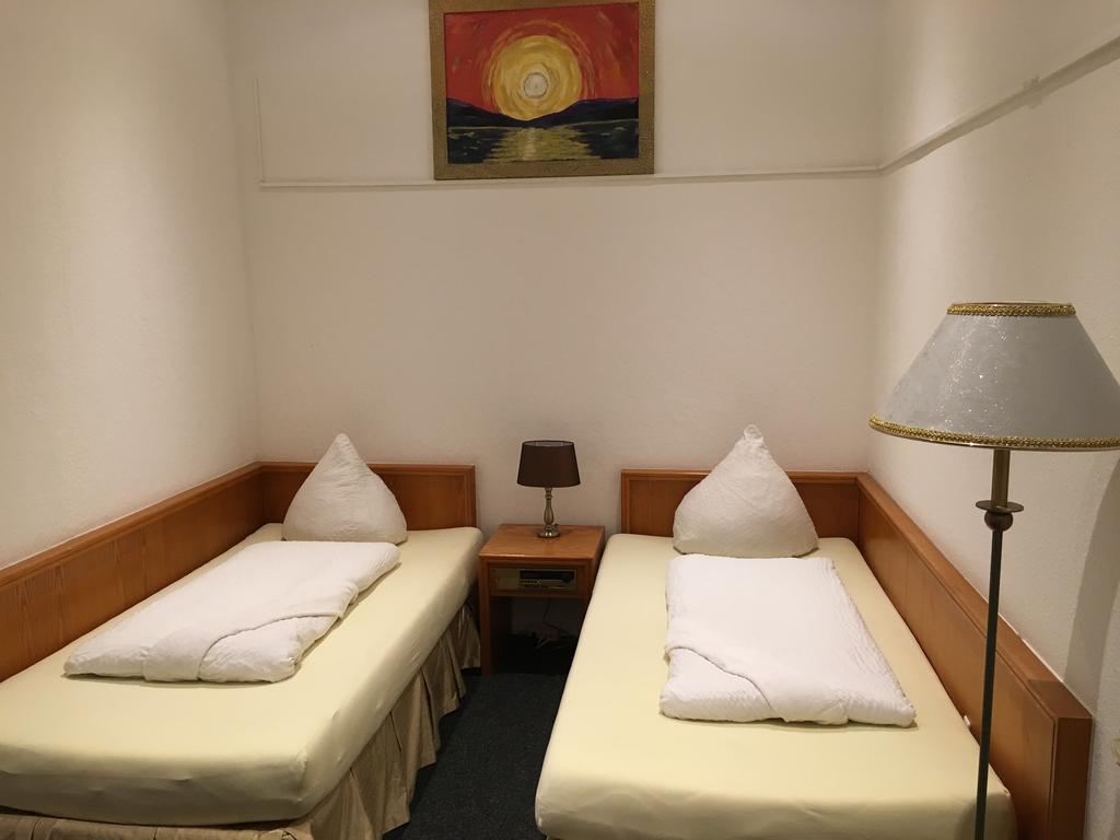 Hotel-Pension Adamshof Berlin Dış mekan fotoğraf