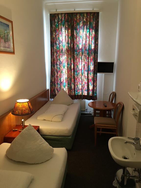 Hotel-Pension Adamshof Berlin Dış mekan fotoğraf