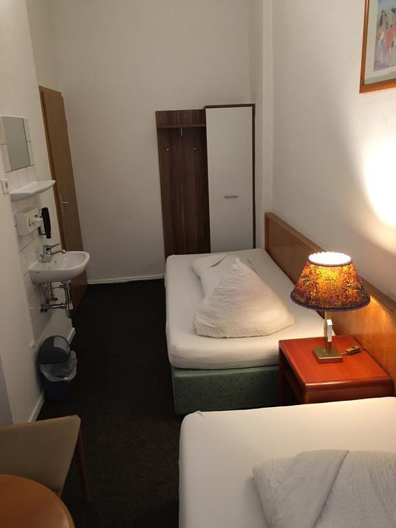 Hotel-Pension Adamshof Berlin Dış mekan fotoğraf