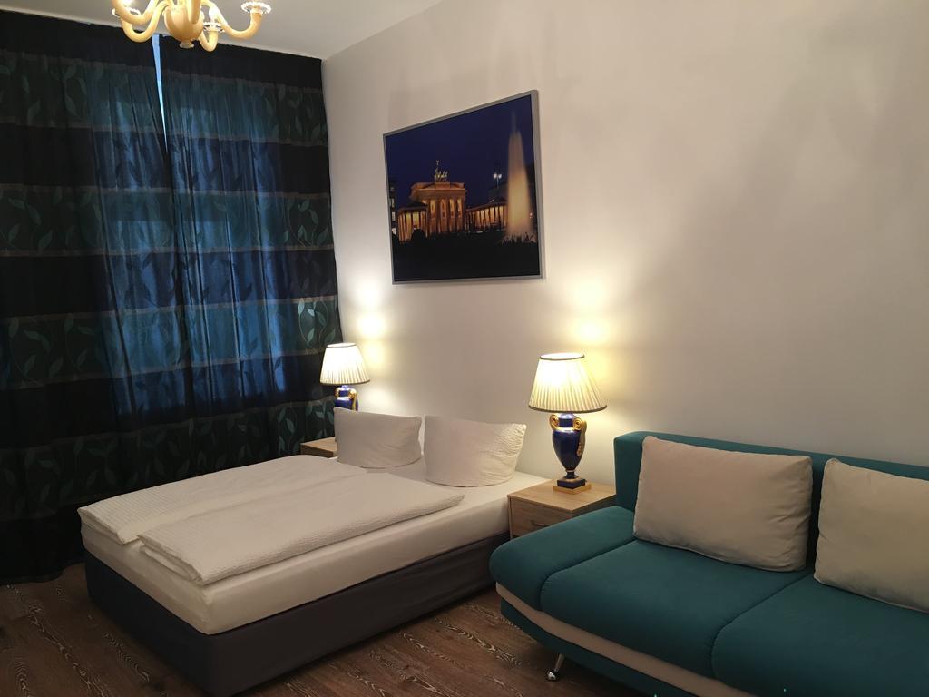 Hotel-Pension Adamshof Berlin Dış mekan fotoğraf