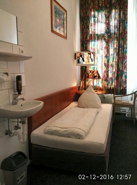 Hotel-Pension Adamshof Berlin Dış mekan fotoğraf