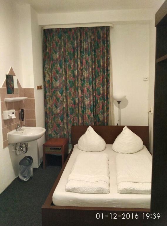 Hotel-Pension Adamshof Berlin Dış mekan fotoğraf
