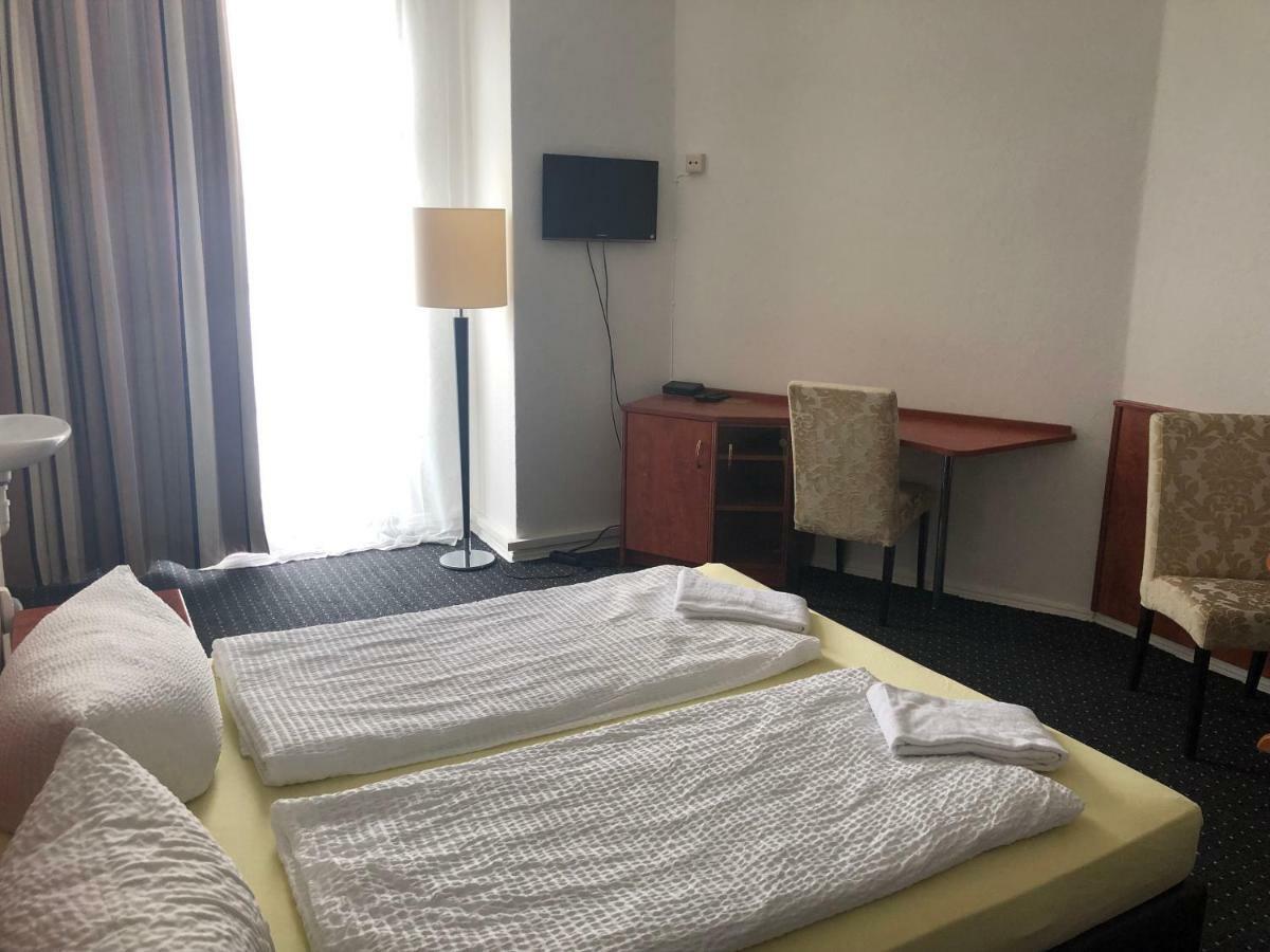 Hotel-Pension Adamshof Berlin Dış mekan fotoğraf